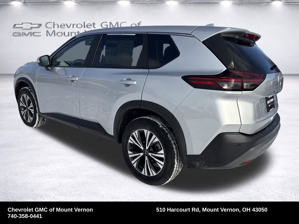 Used 2023 Nissan Rogue SV image 3