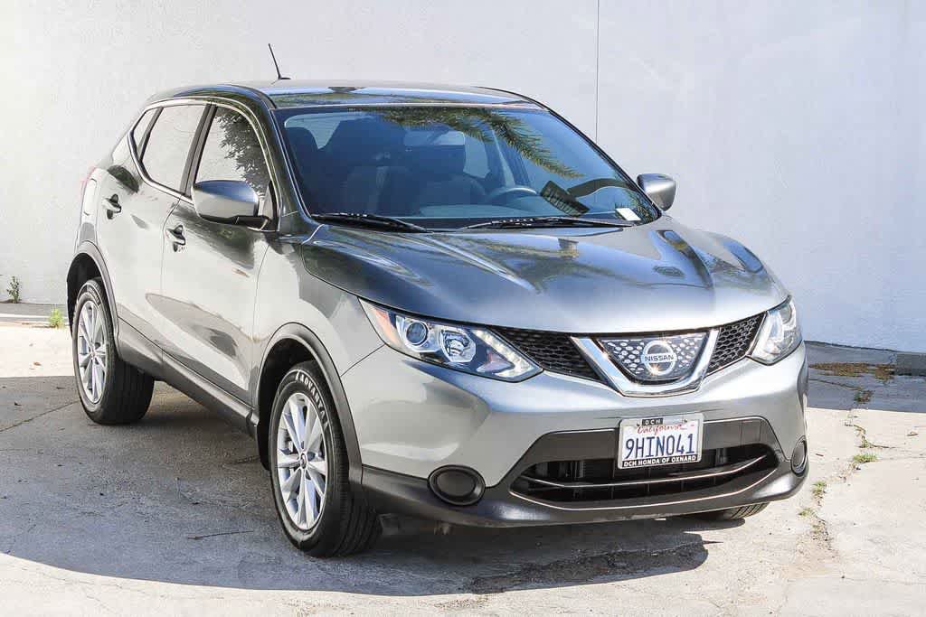 Used 2018 Nissan Rogue Sport S w/ S Appearance Package FWD image 3