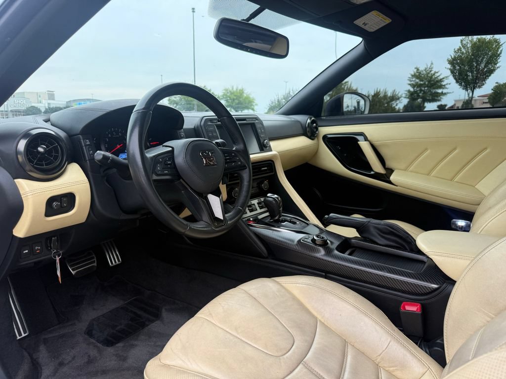 Used 2017 Nissan GT-R Premium w/ Premium Interior Package AWD/4WD image 22