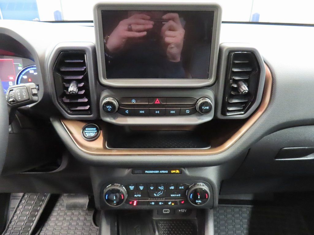 Used 2024 Ford Bronco Sport Outer Banks w/ Tech Package AWD/4WD image 14
