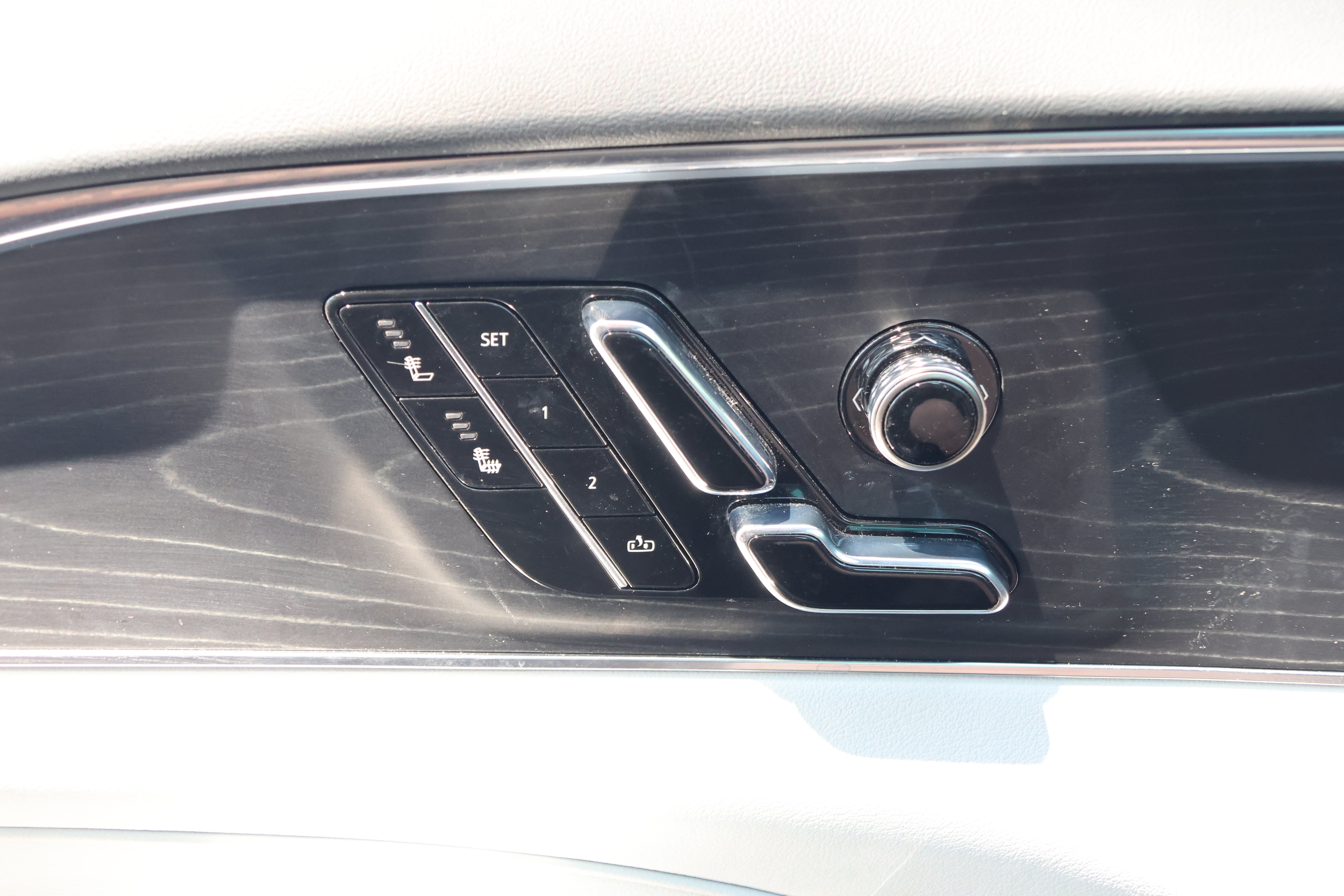 Used 2024 Cadillac Lyriq Luxury RWD image 13