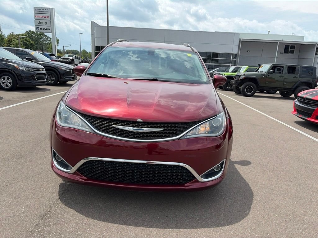 Used 2018 Chrysler Pacifica Touring-L Plus FWD image 2