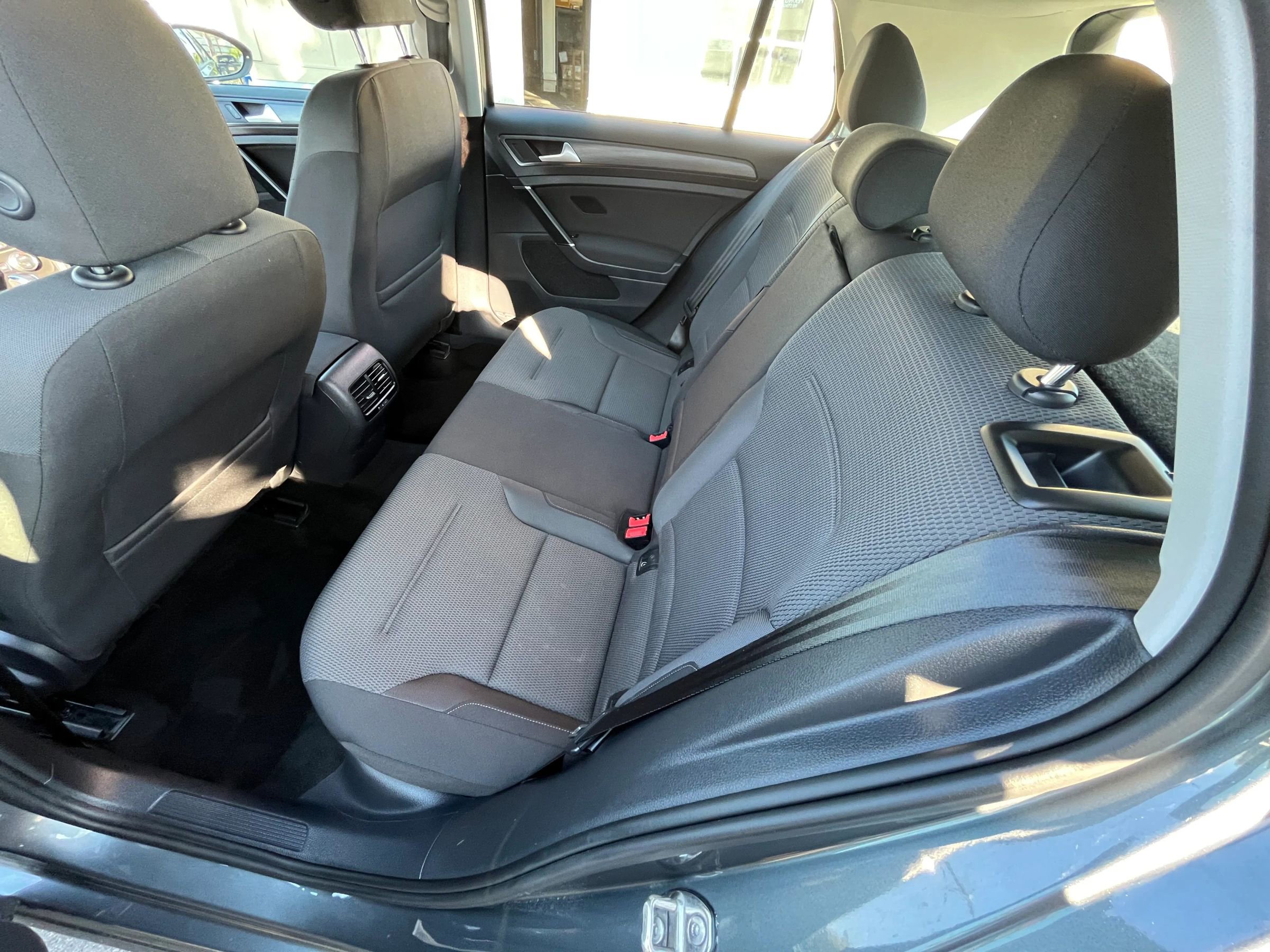 Used 2019 Volkswagen e-Golf SE w/ Driver Assistance Package FWD image 13