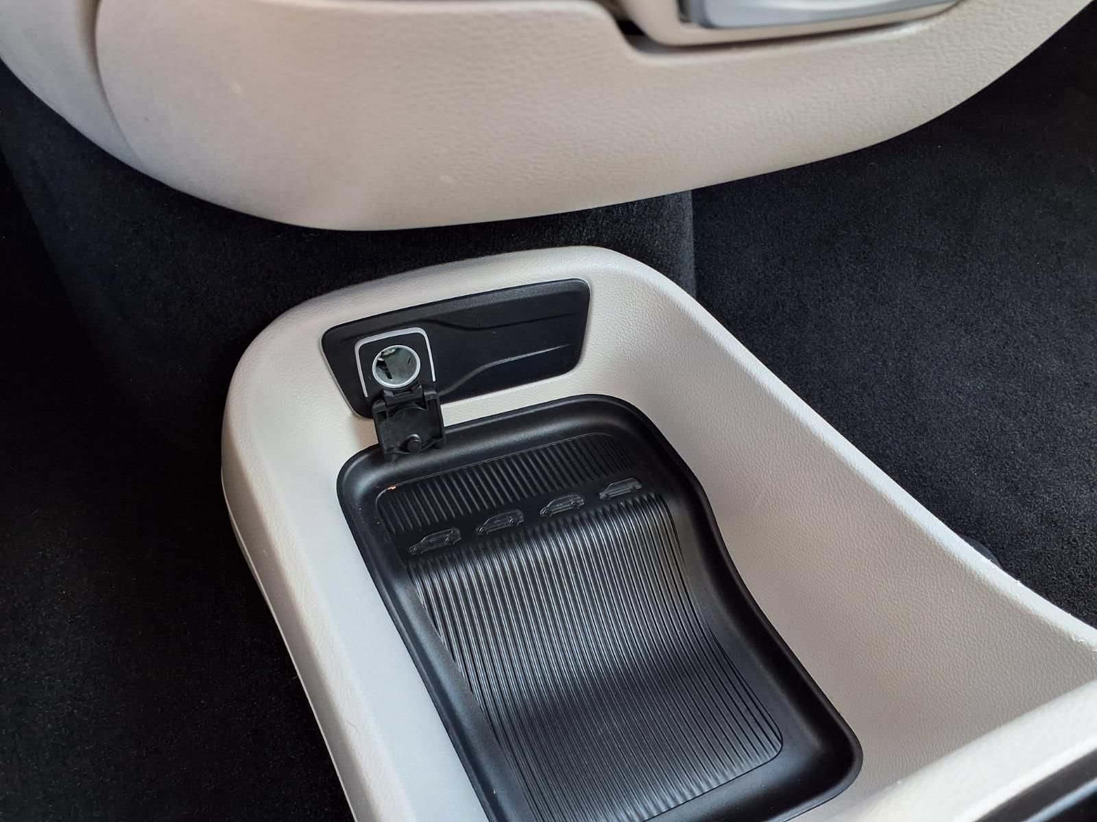 Used 2024 Chrysler Pacifica Touring-L FWD image 13
