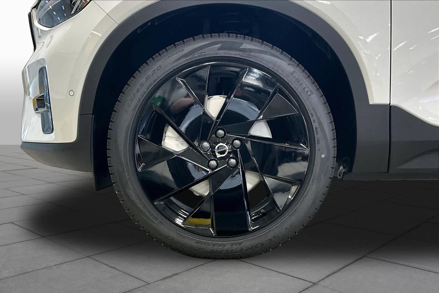 New 2026 Volvo XC40 B5 Ultra w/ Protection Package Premier AWD/4WD image 16