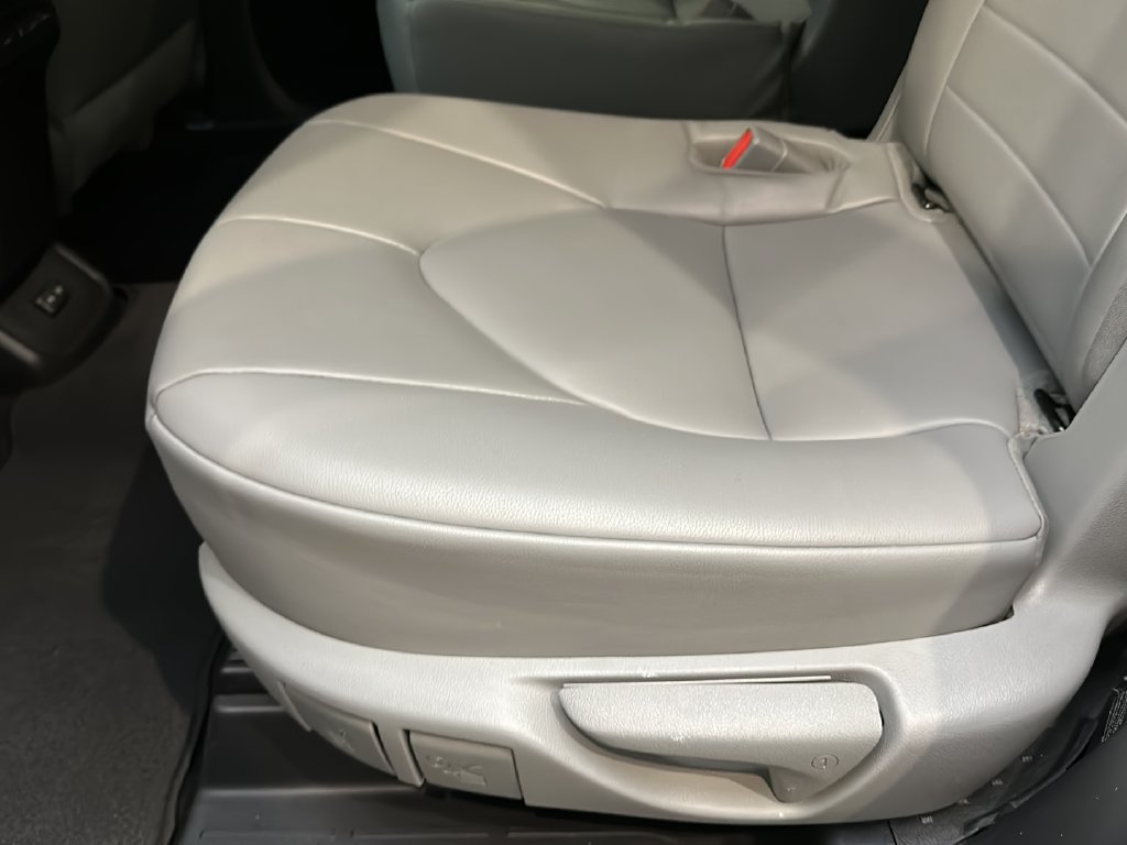Used 2022 Toyota Highlander XLE AWD/4WD image 15