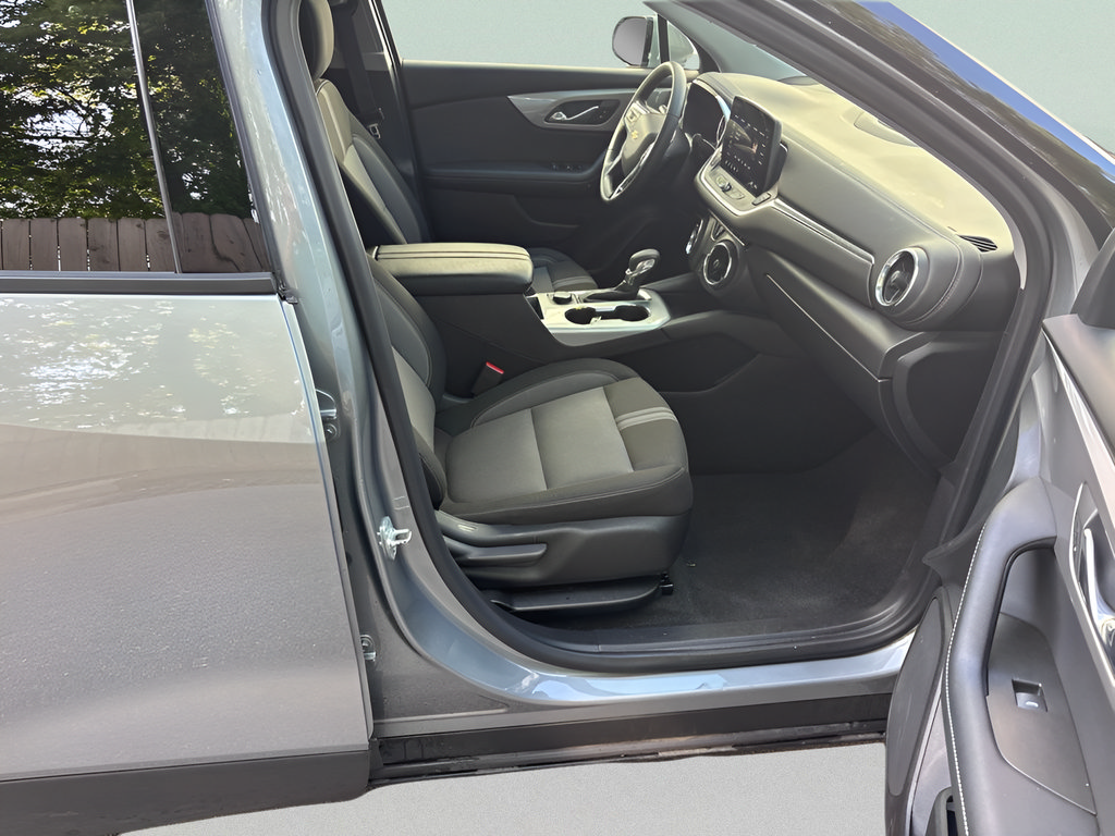 Used 2025 Chevrolet Blazer LT FWD image 12
