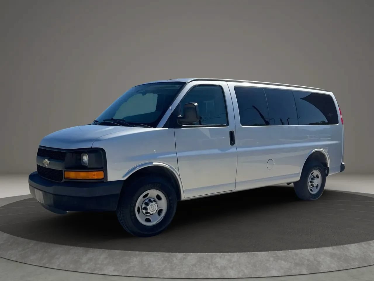 Used 2016 Chevrolet Express 2500 LS RWD image 2