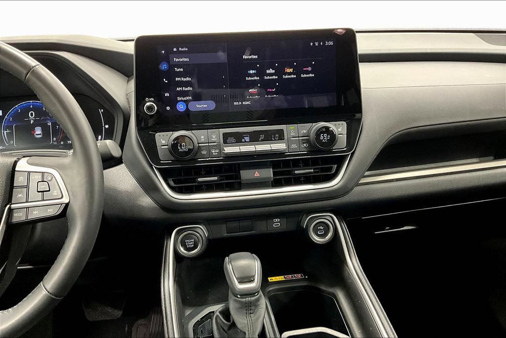 Used 2025 Toyota Grand Highlander AWD image 8