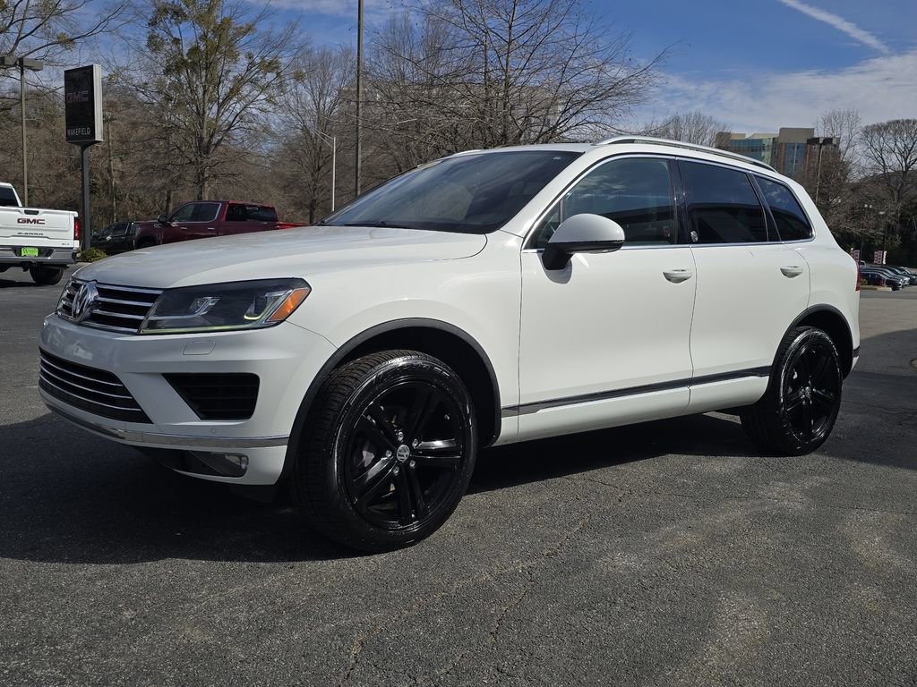 Used 2017 Volkswagen Touareg Wolfsburg Edition image 7