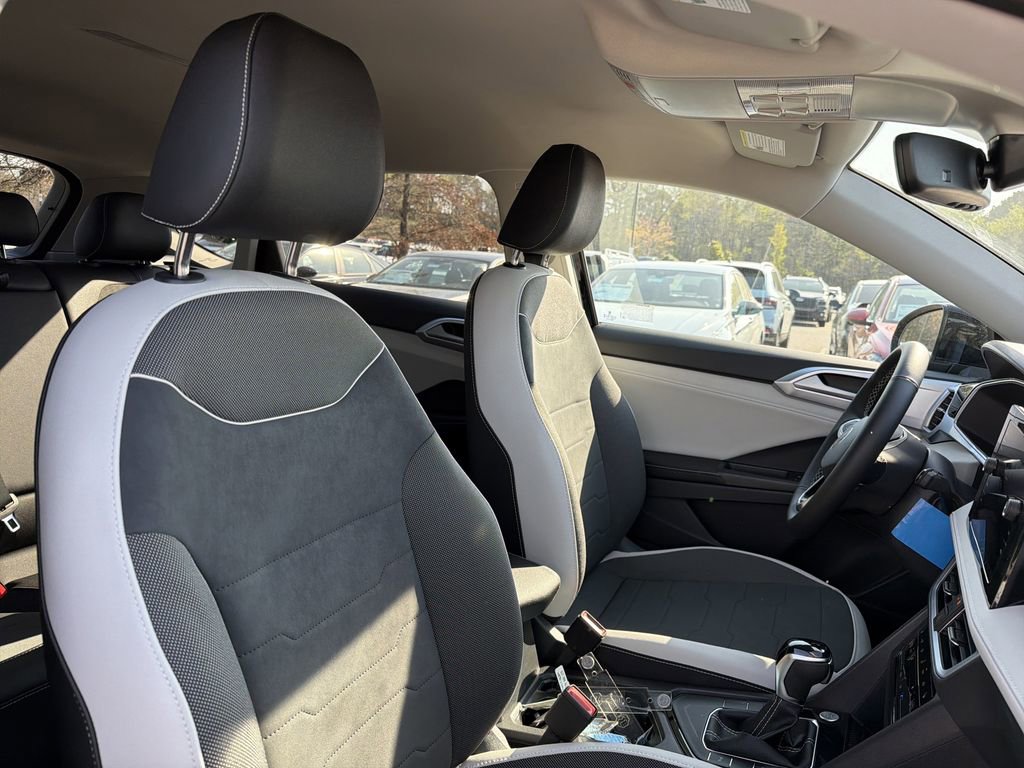 New 2026 Volkswagen Taos SE image 18