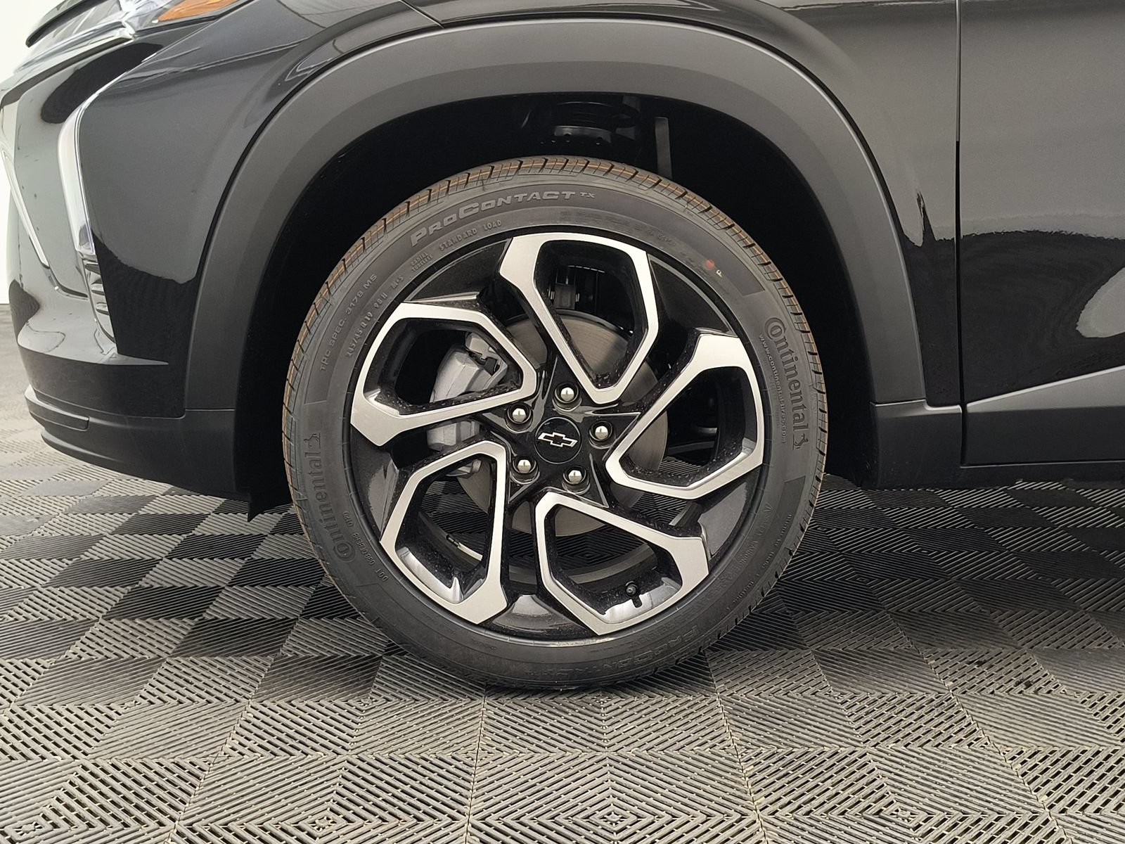 New 2026 Chevrolet Trax RS w/ Sunroof Package FWD image 11