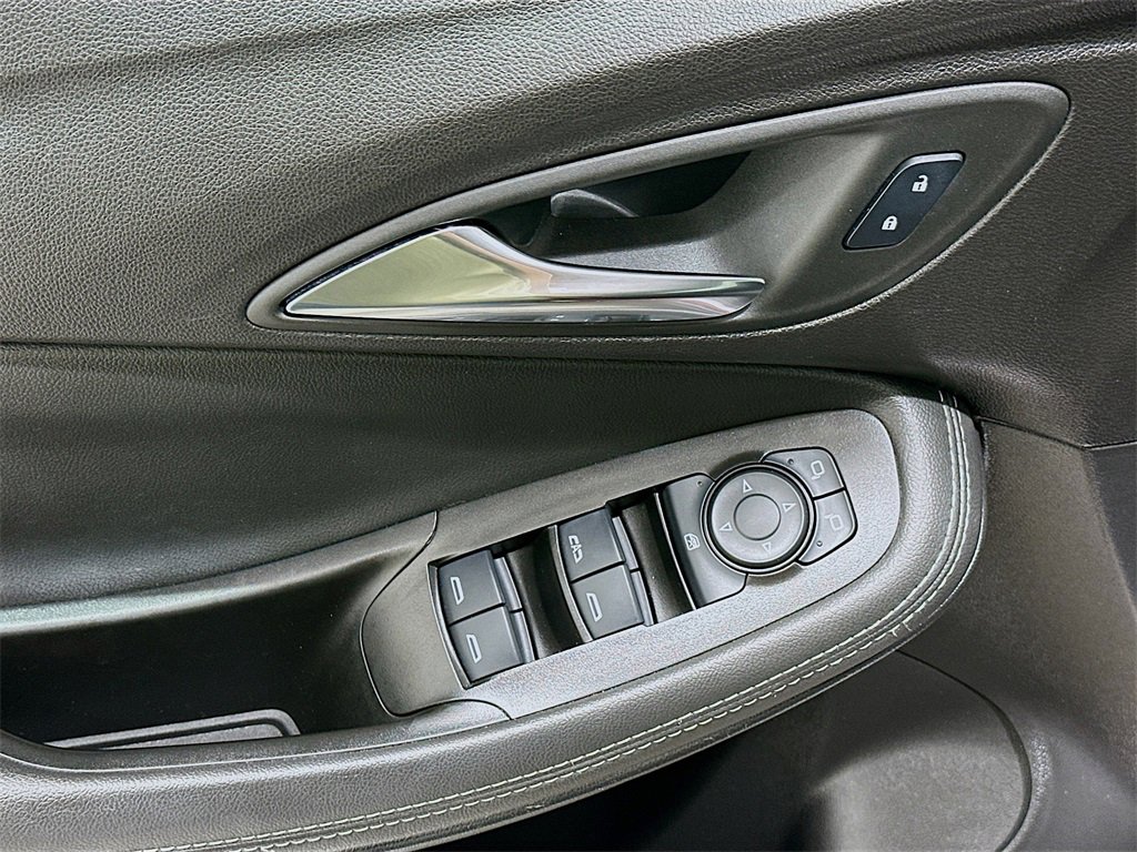 Used 2023 Buick Encore GX Select w/ Safety Package II image 17