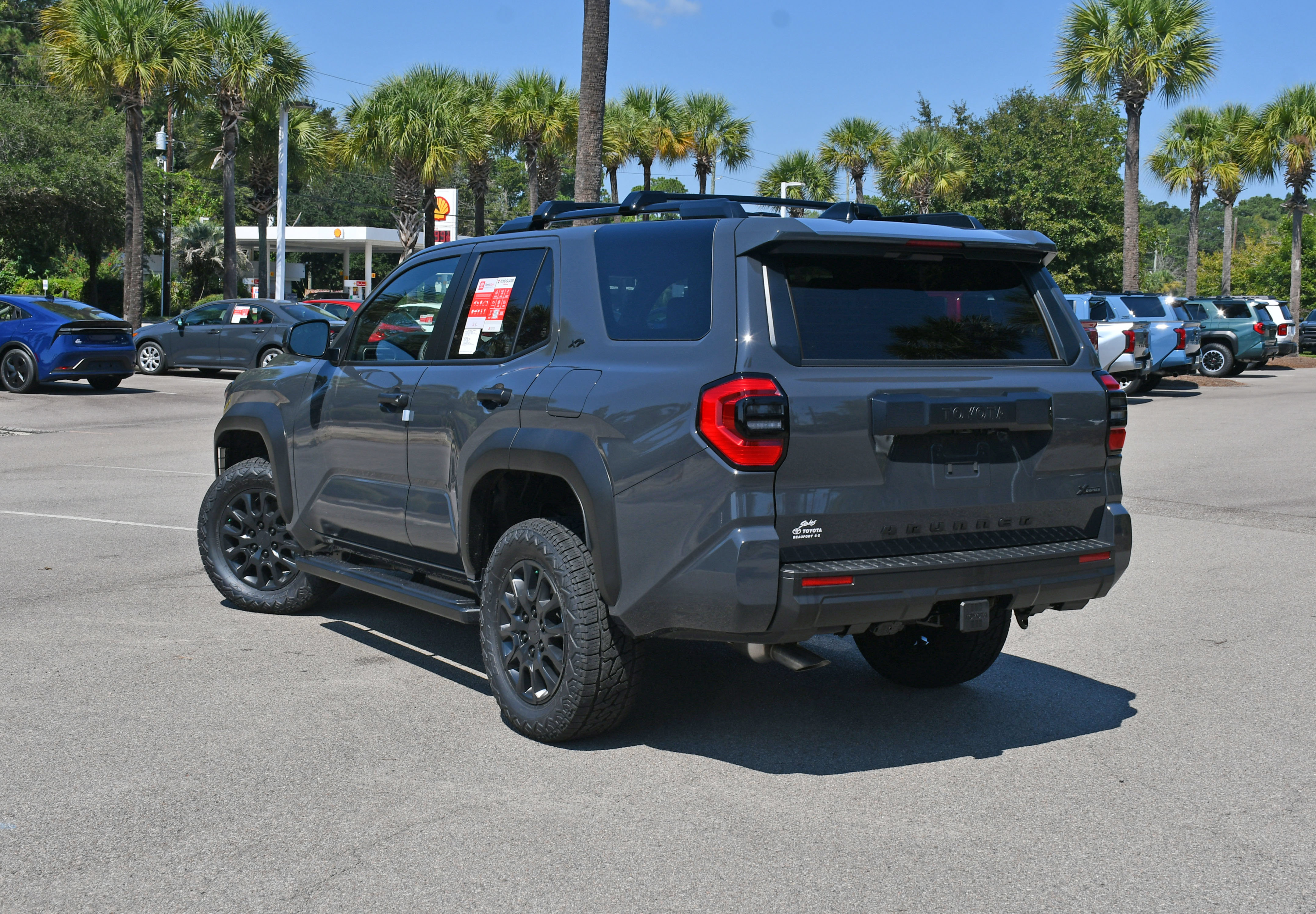 New 2026 Toyota 4Runner SR5 AWD/4WD image 2