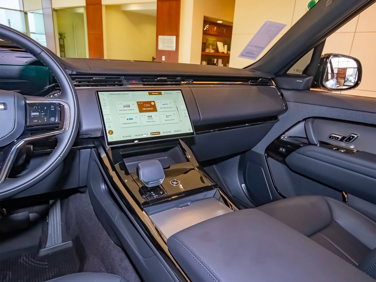 New 2025 Land Rover Range Rover Sport SE image 24