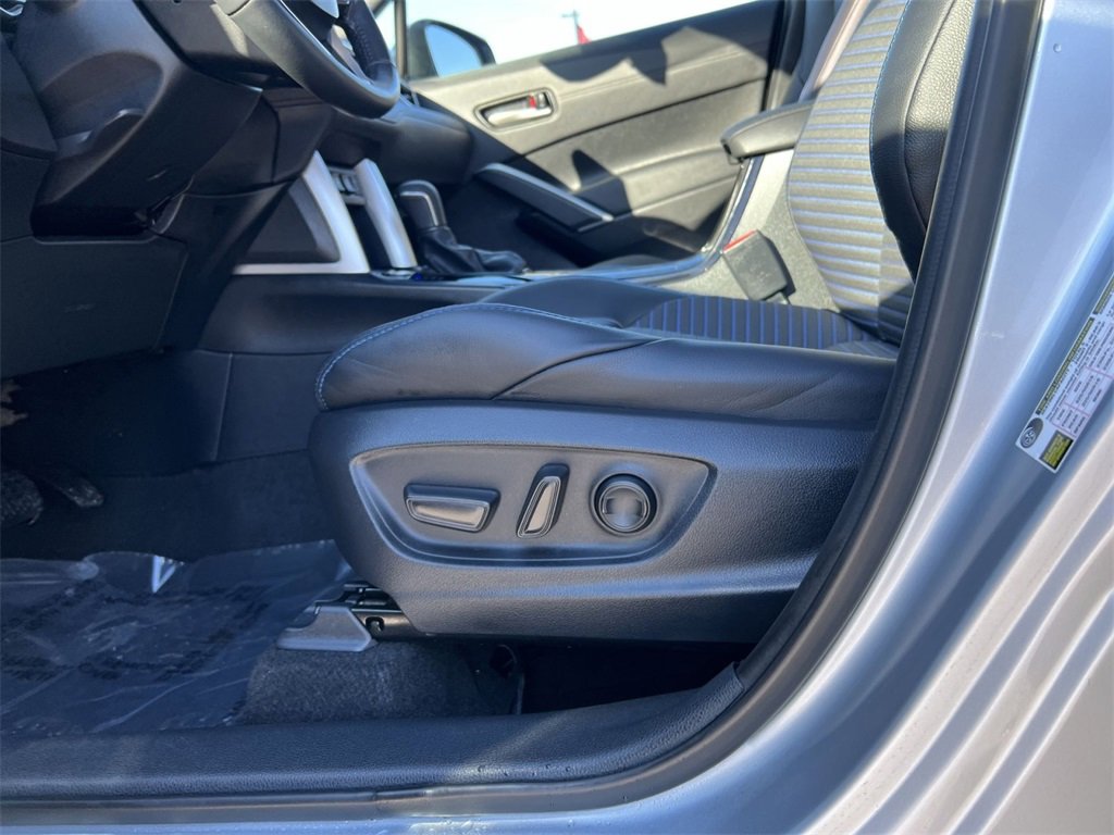 Used 2024 Toyota Corolla Cross XSE image 14