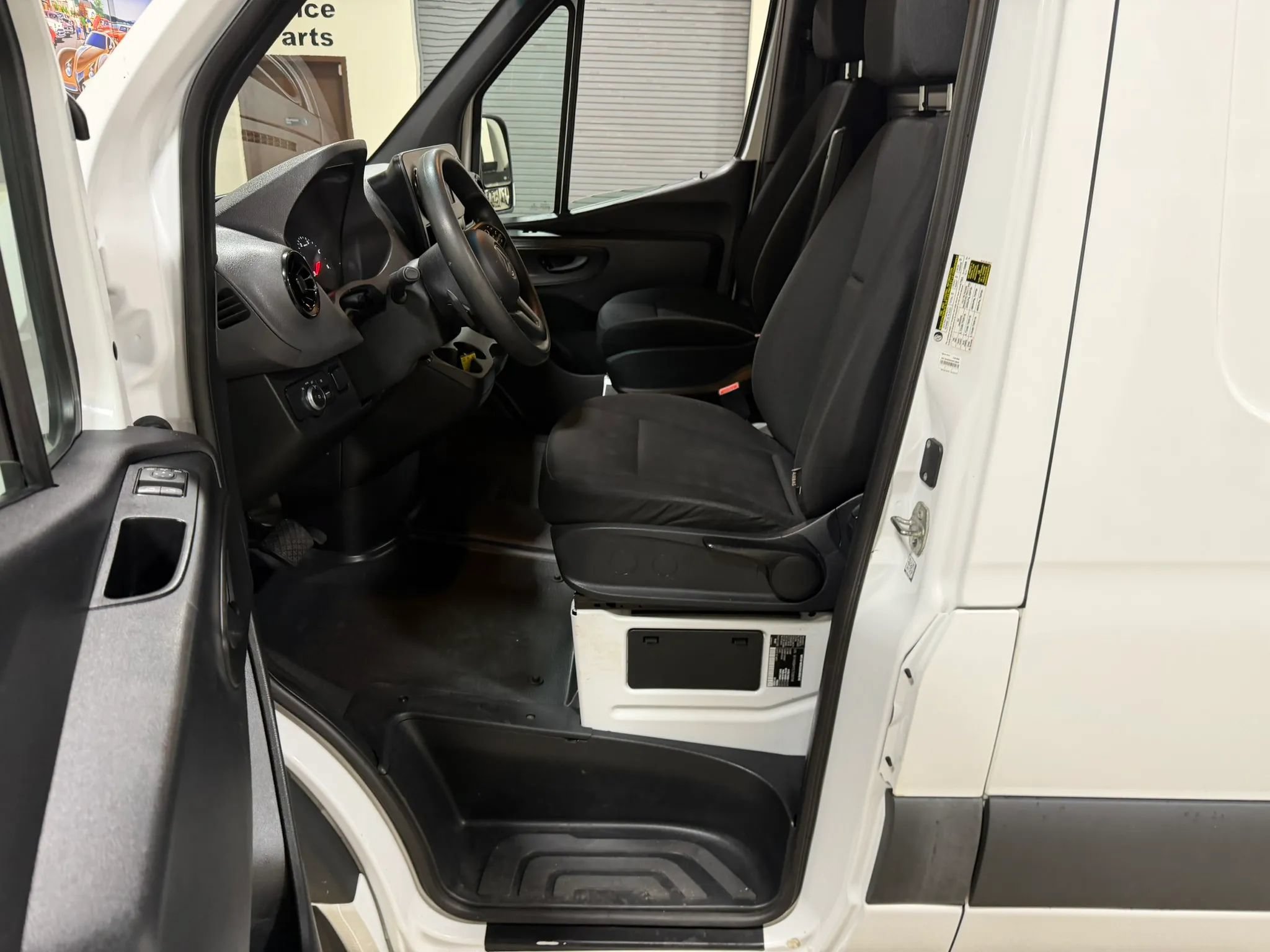 Used 2020 Mercedes-Benz Sprinter 2500 image 33