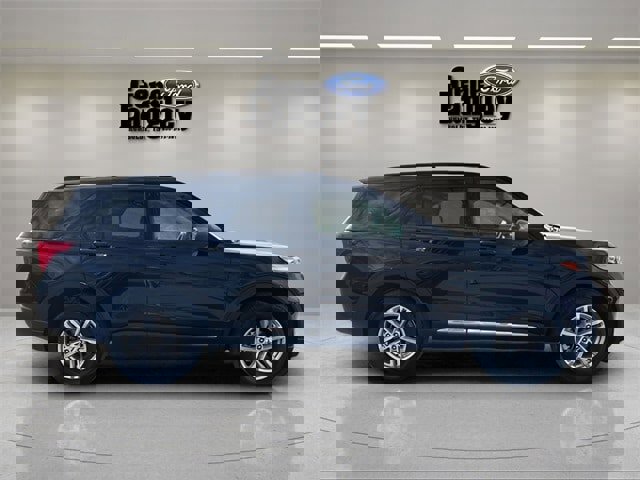 Used 2023 Ford Explorer XLT w/ Equipment Group 202A image 8