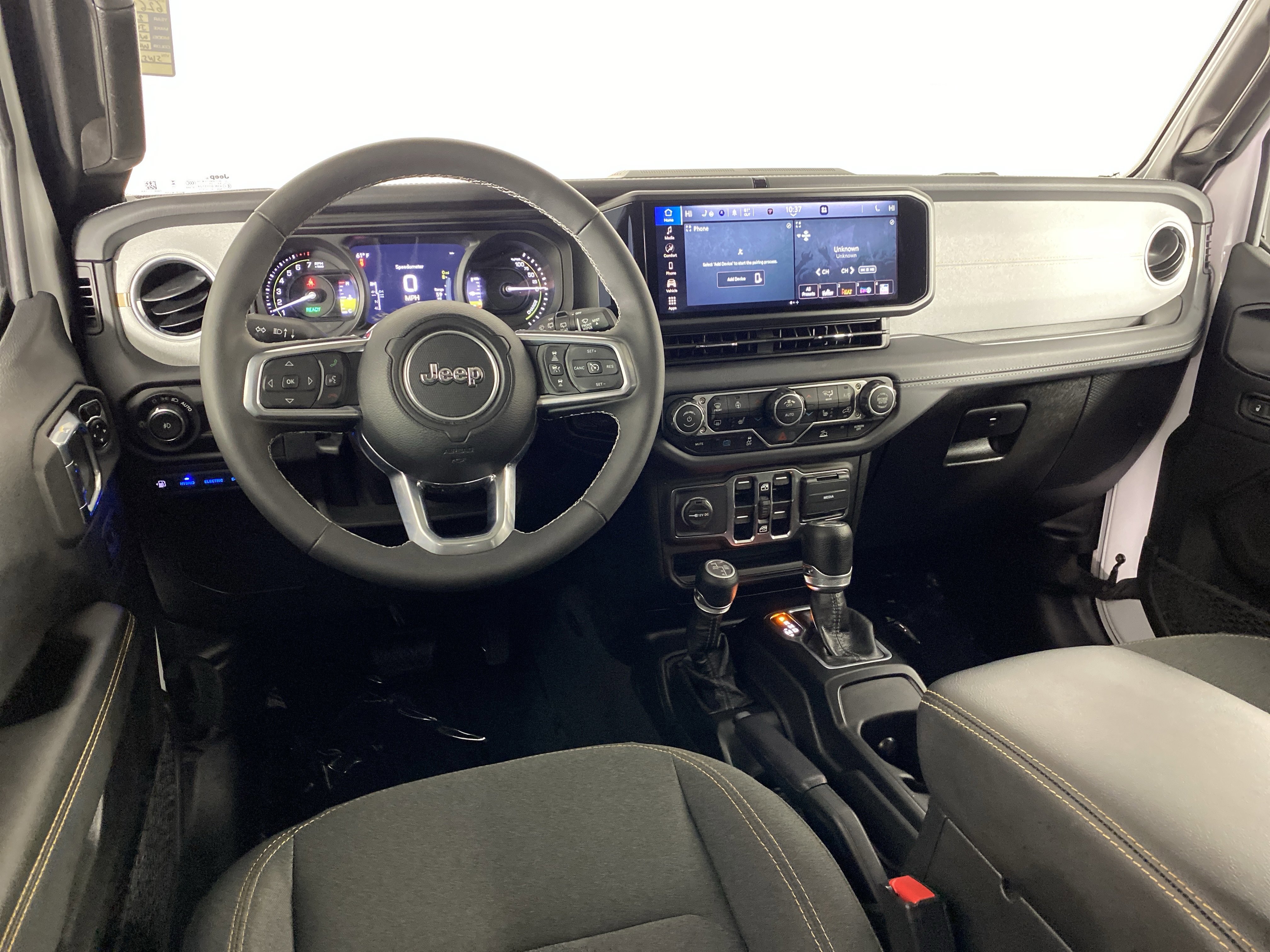 Used 2025 Jeep Wrangler Sahara AWD/4WD image 20