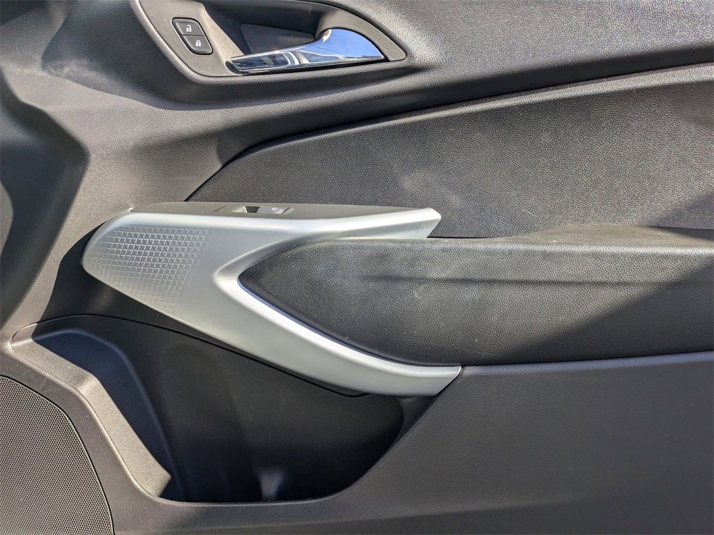 Used 2025 Chevrolet Trax LS image 31