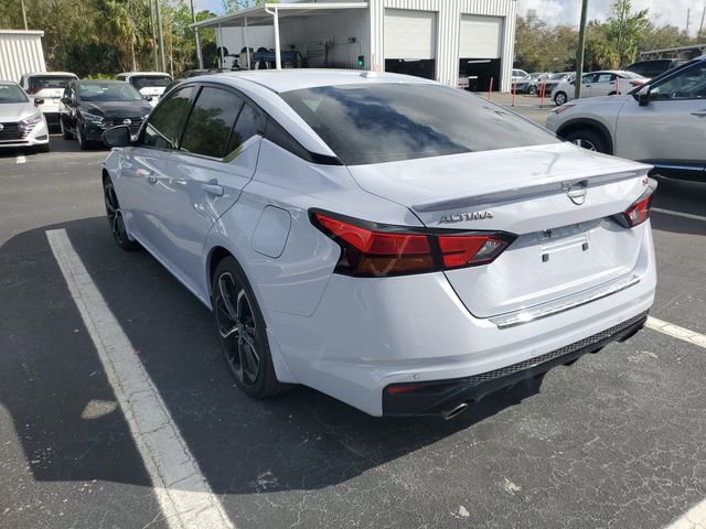 Used 2023 Nissan Altima 2.5 SR w/ SR Premium Package image 3