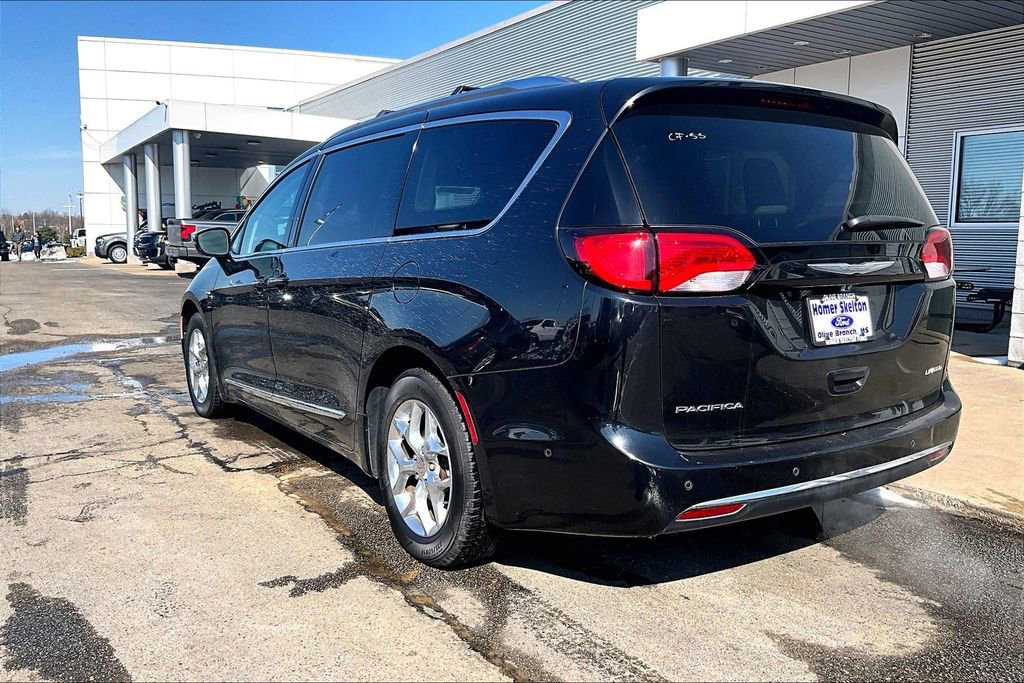 Used 2017 Chrysler Pacifica Limited w/ UConnect Theater Package image 3