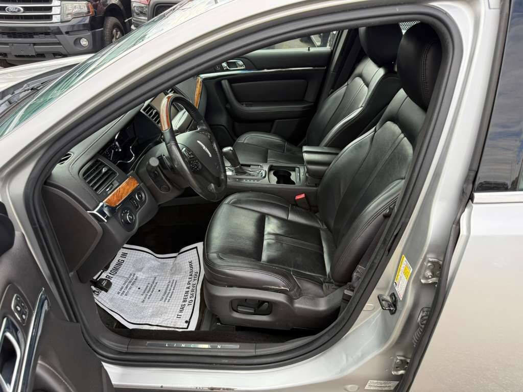 Used 2013 Lincoln MKS image 11