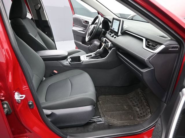 Certified 2025 Toyota RAV4 LE image 28