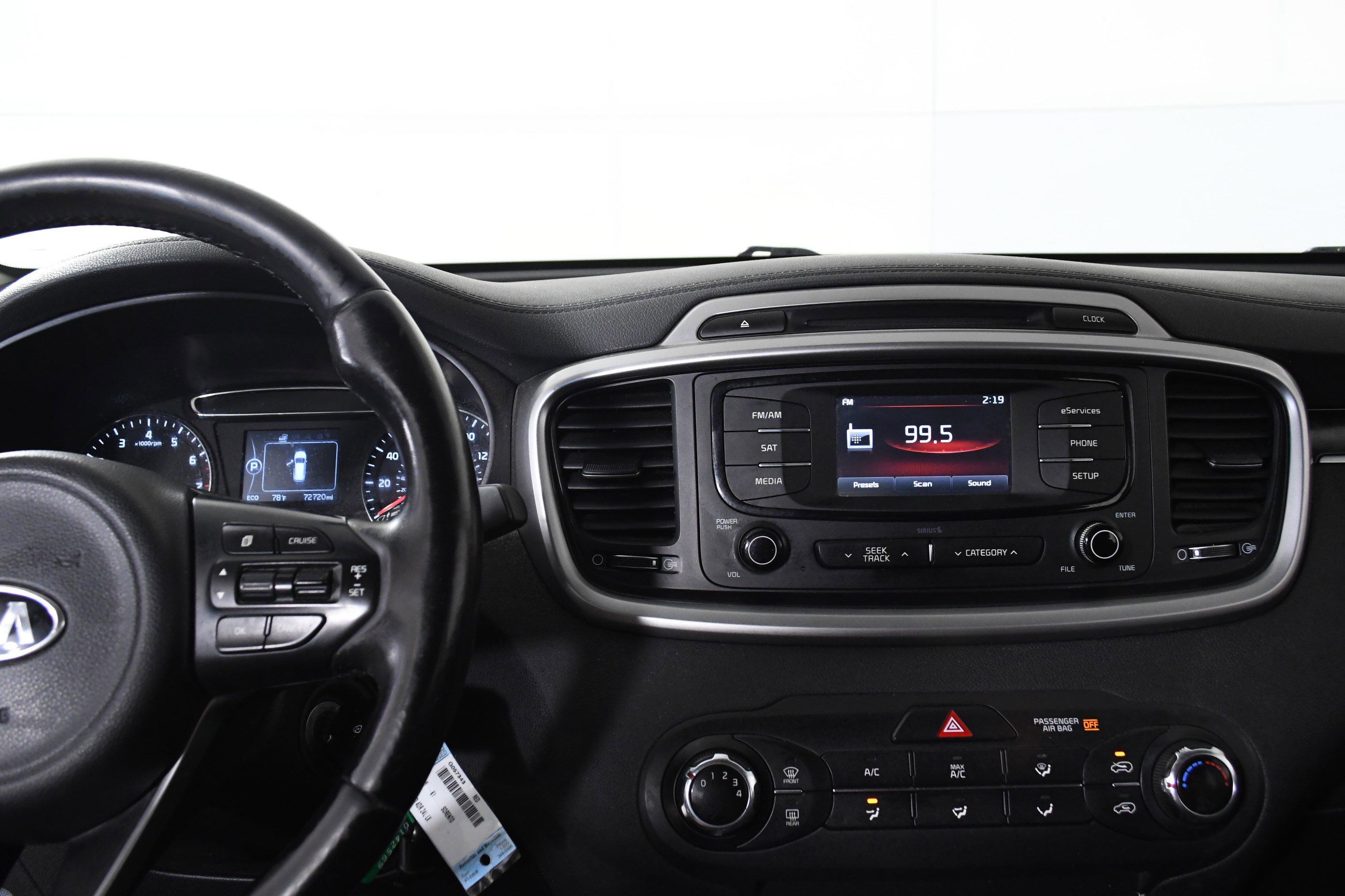 Used 2016 Kia Sorento LX w/ LX Convenience Package image 16