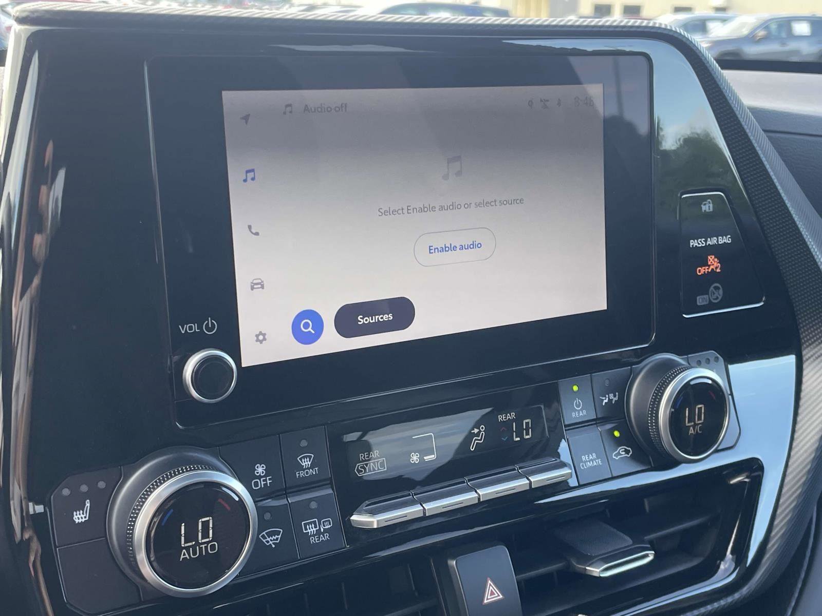 Used 2024 Toyota Highlander XSE video 3