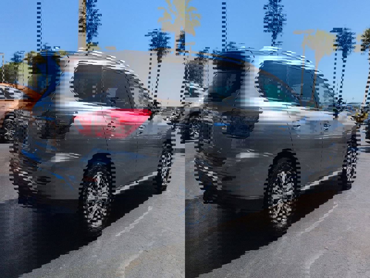 Used 2020 Nissan Pathfinder SL image 4