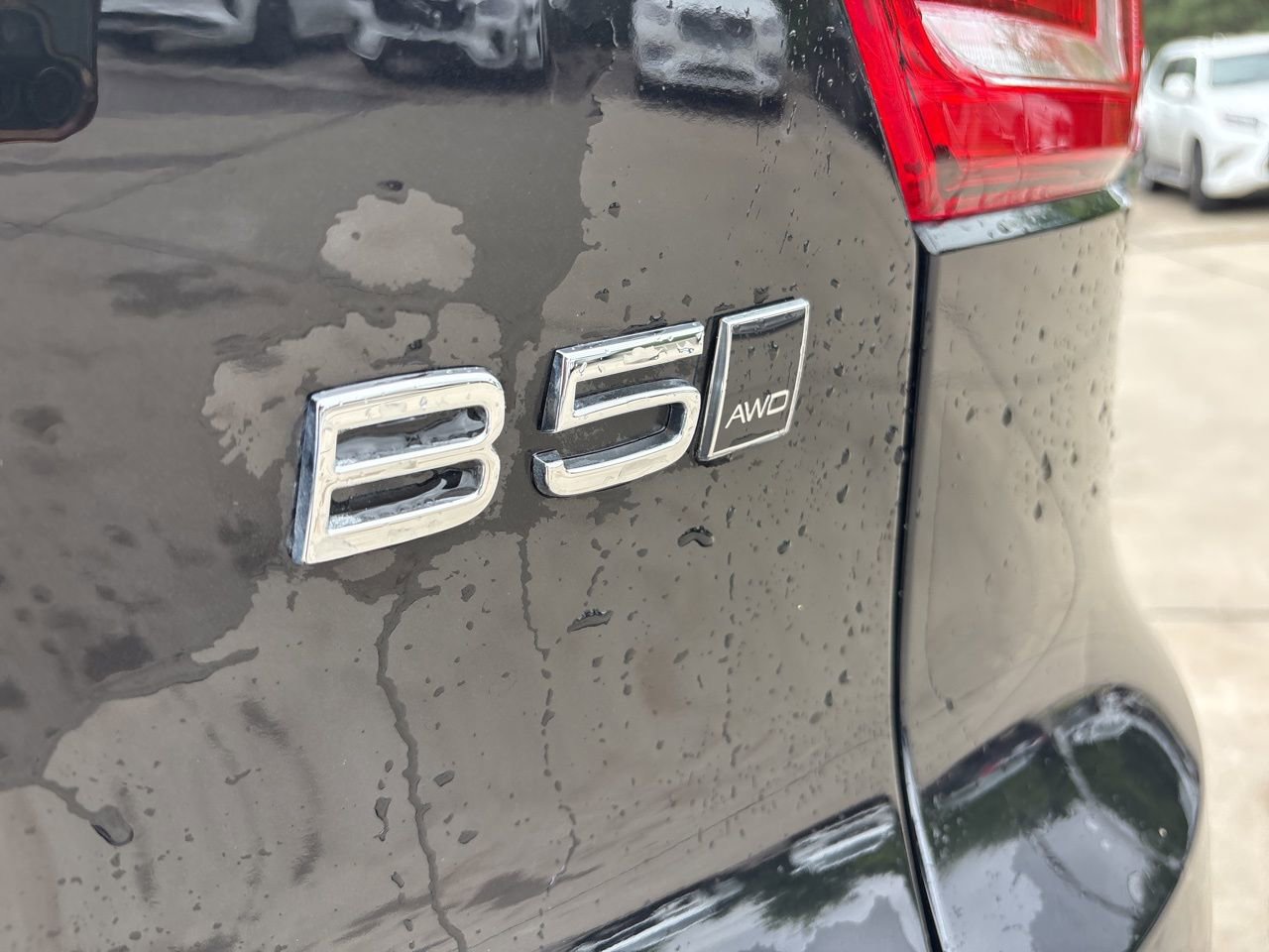 Certified 2025 Volvo XC40 B5 Plus AWD/4WD image 9