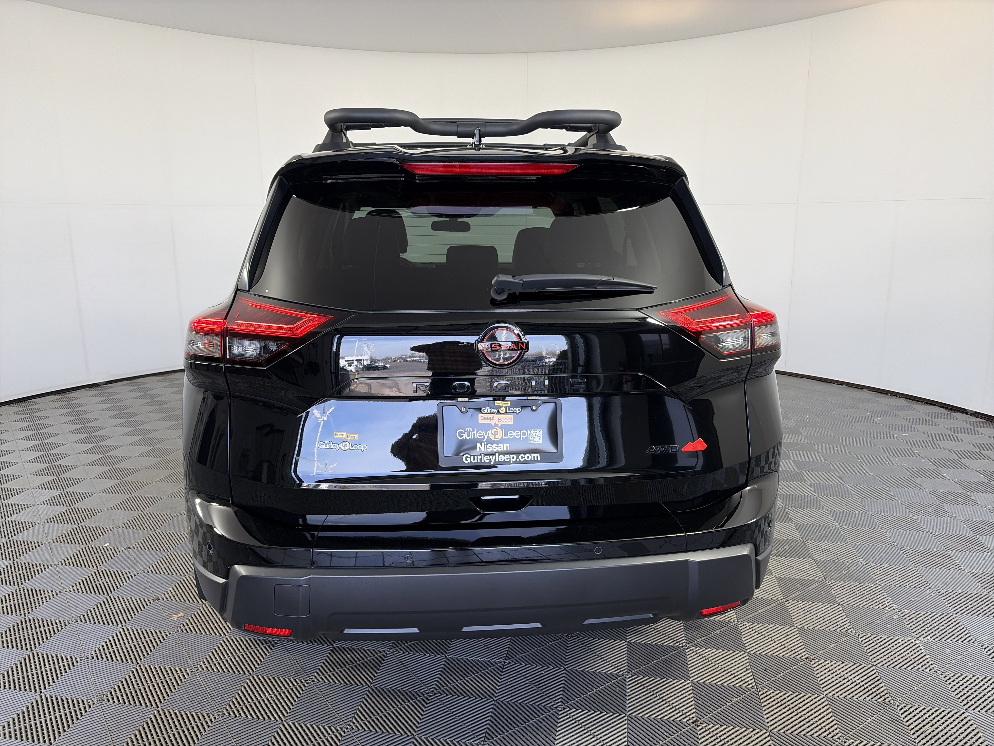 Used 2025 Nissan Rogue SV image 9