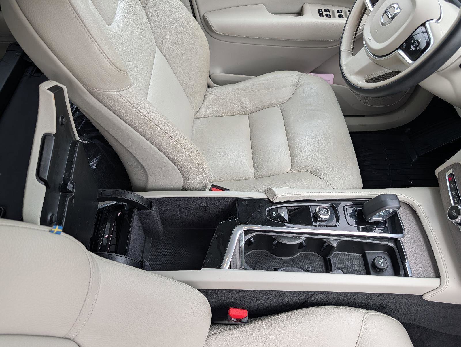 Used 2023 Volvo XC90 B6 Plus w/ Protection Package image 21