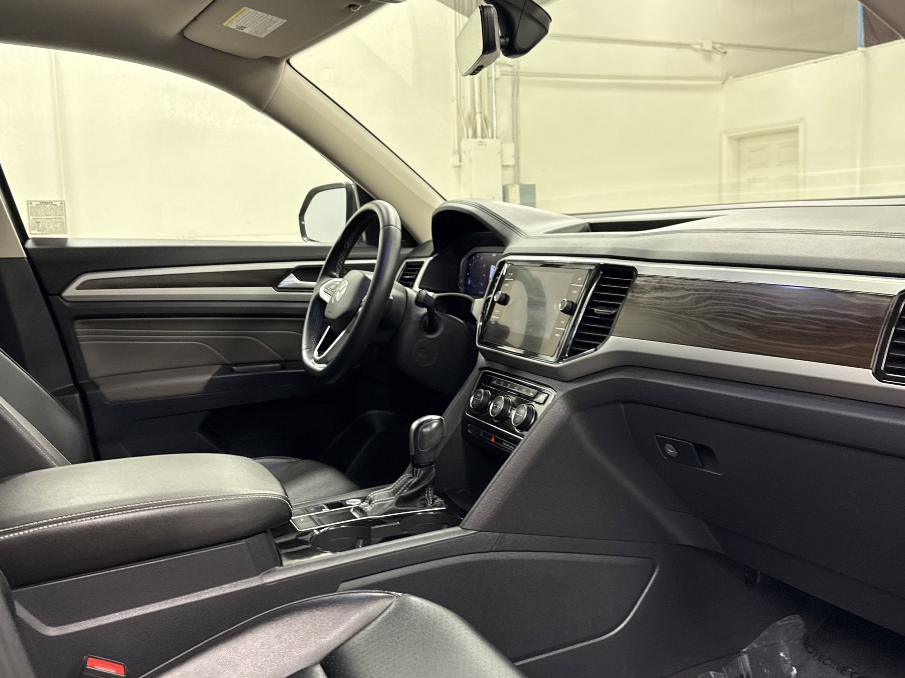 Used 2022 Volkswagen Atlas SE image 24