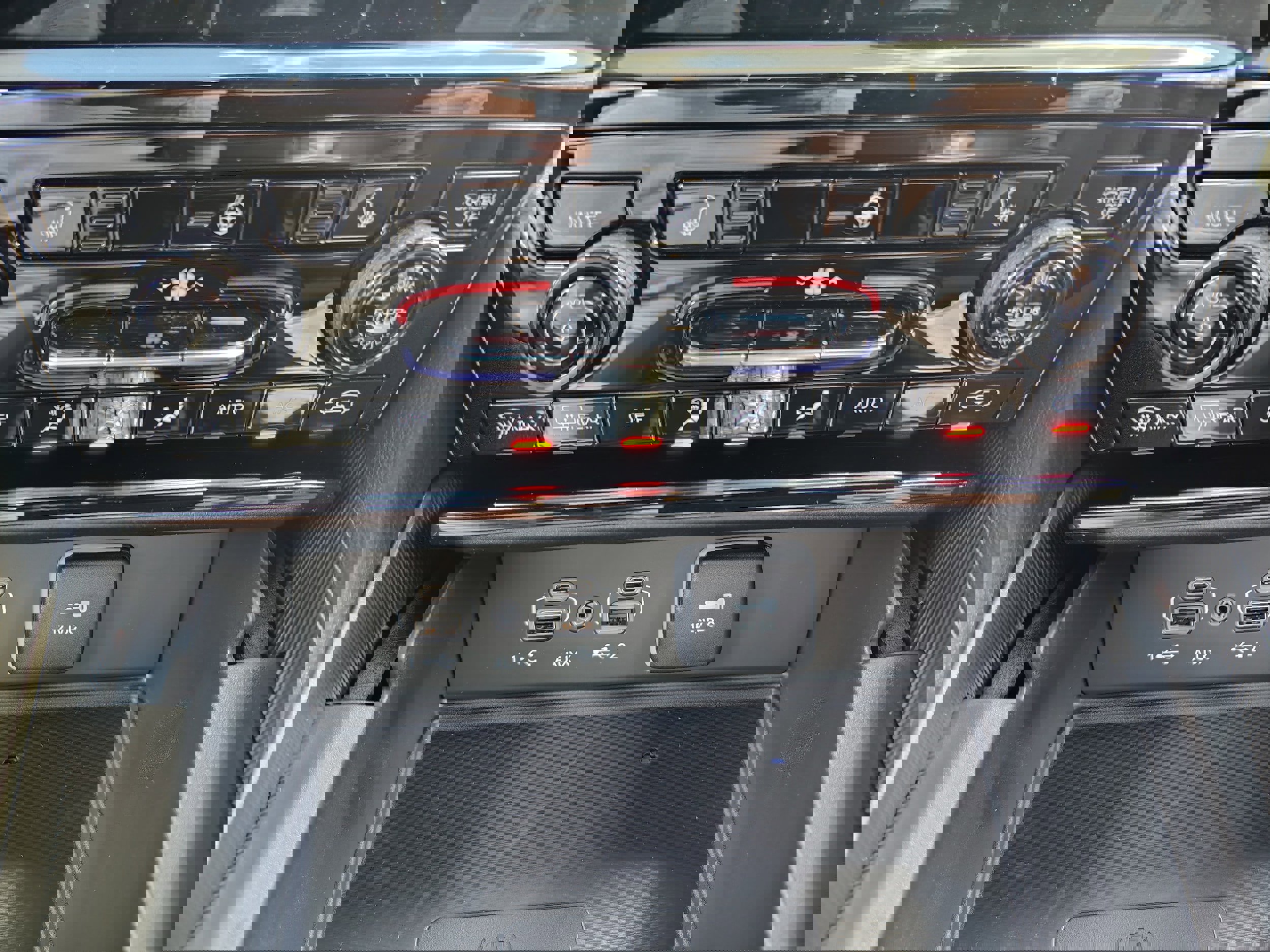 New 2025 Jeep Grand Cherokee Laredo X w/ Luxury Tech Group I image 33