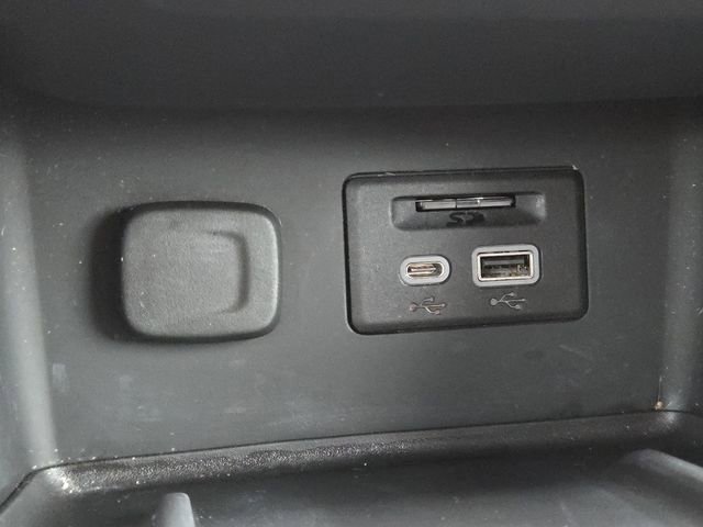 Certified 2023 GMC Acadia SLT w/ Technology Package image 7