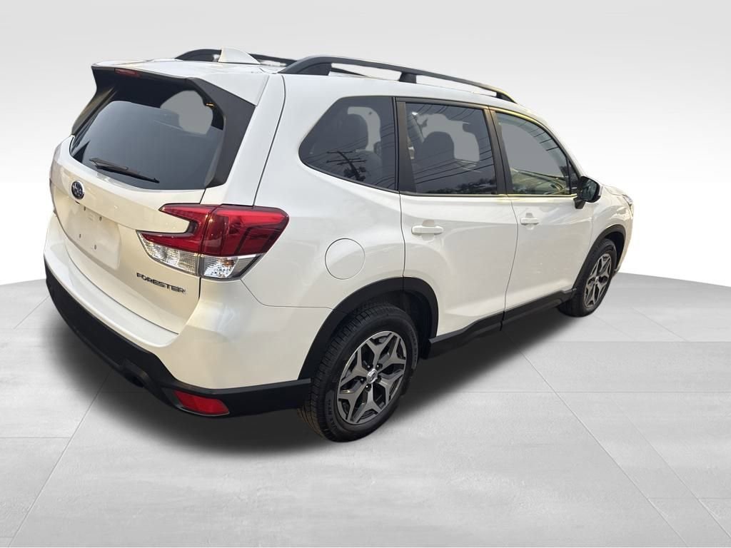 Used 2019 Subaru Forester Premium w/ All-Weather Package image 9