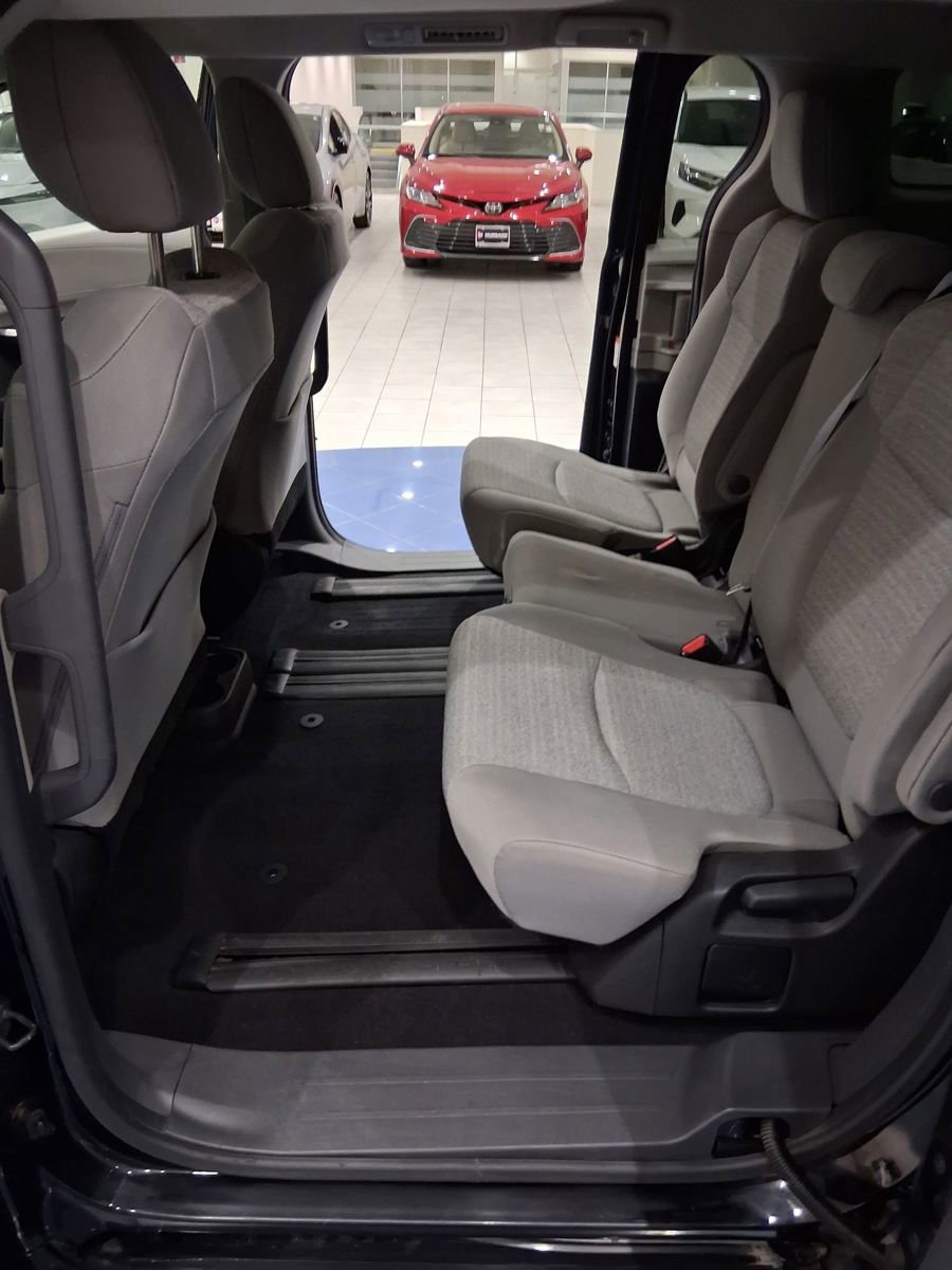 Used 2022 Toyota Sienna LE image 13
