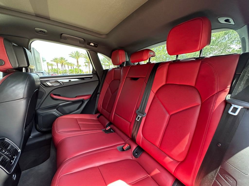 Certified 2023 Porsche Macan AWD/4WD image 37
