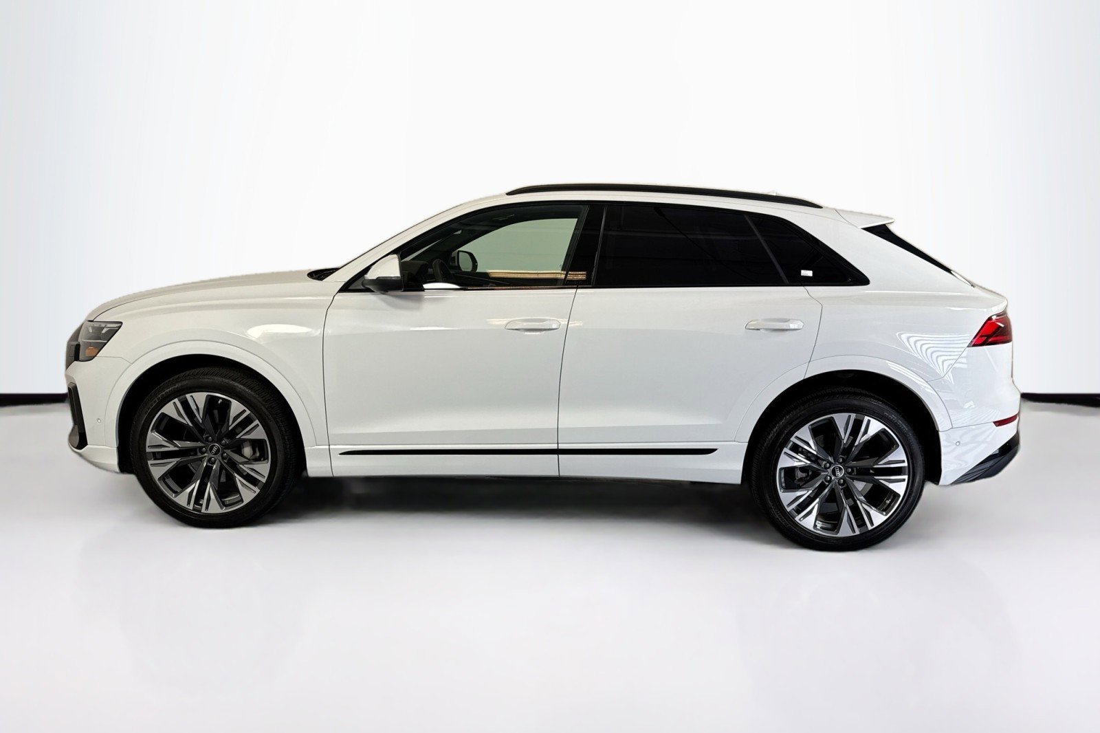 Used 2024 Audi Q8 Premium Plus w/ Premium Plus Package image 8
