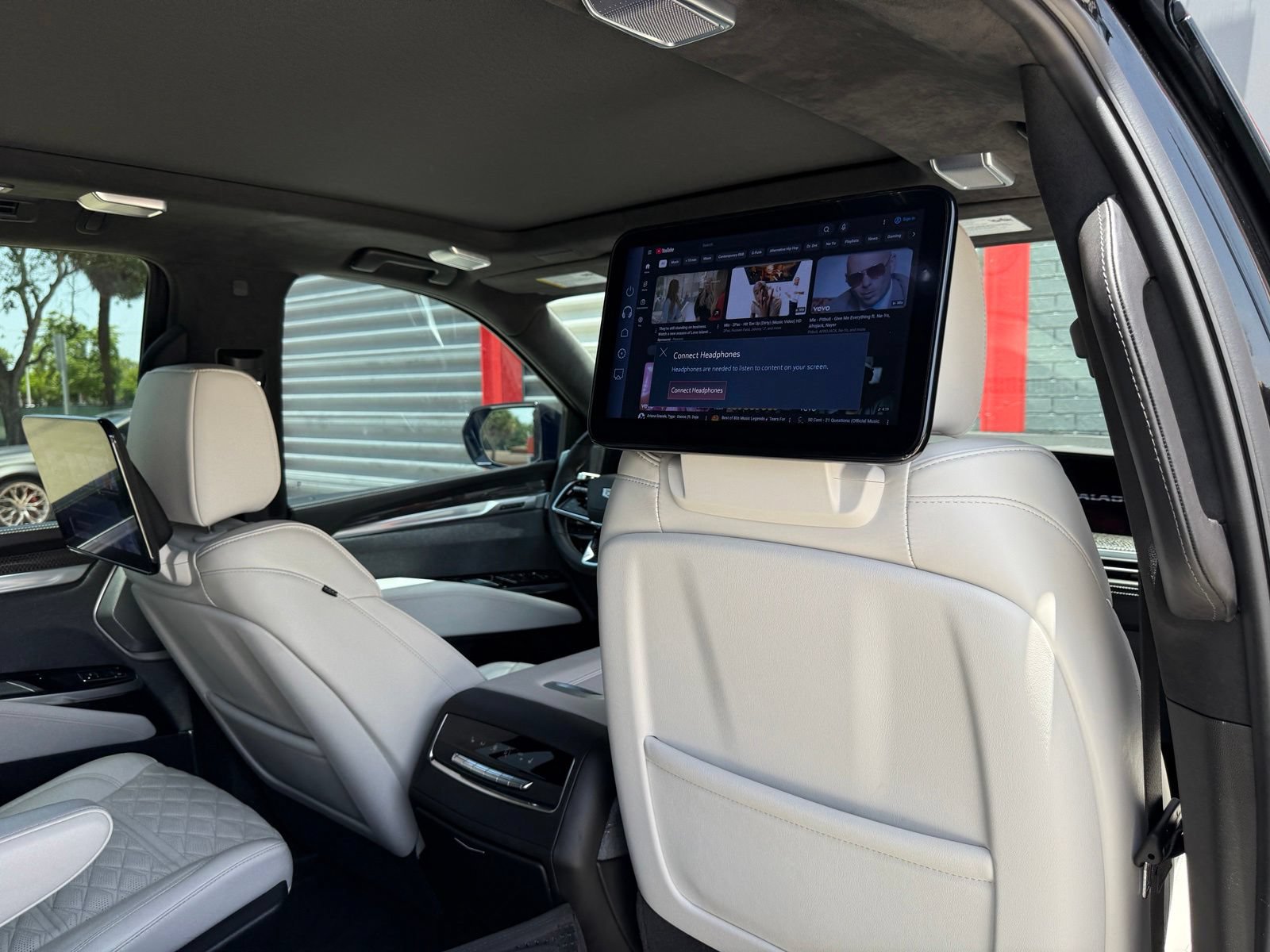 Used 2025 Cadillac Escalade V AWD/4WD image 36