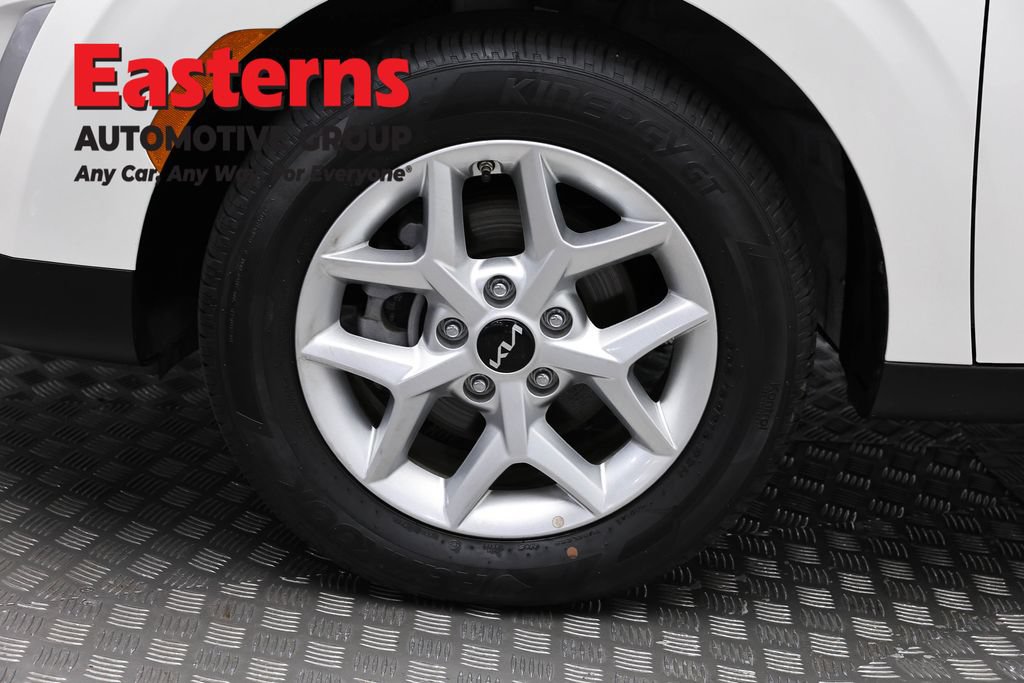 Used 2025 Kia Soul LX FWD image 31