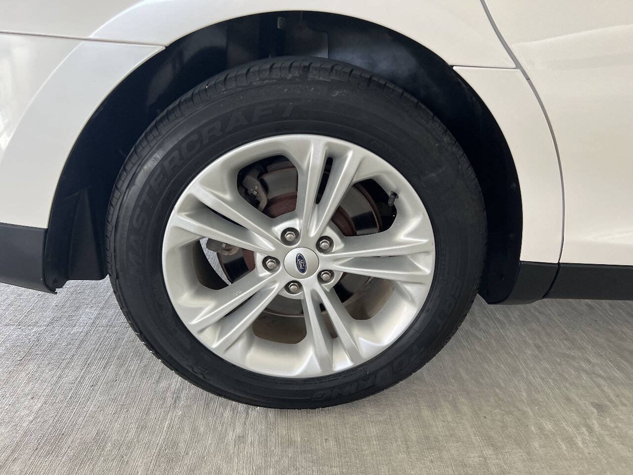 Used 2013 Ford Taurus SEL FWD image 23