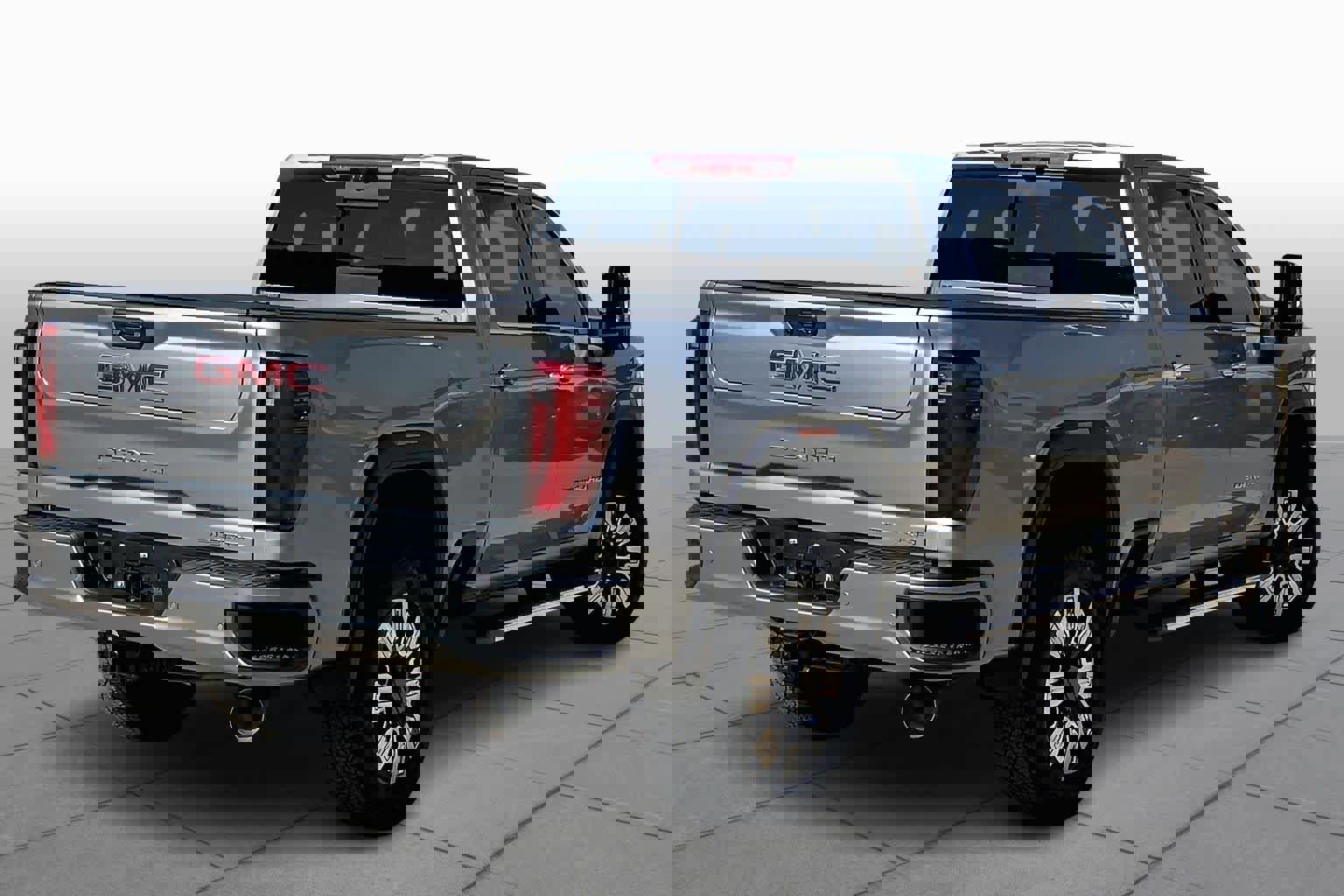 Used 2025 GMC Sierra 3500 Denali w/ Denali Reserve Package image 13