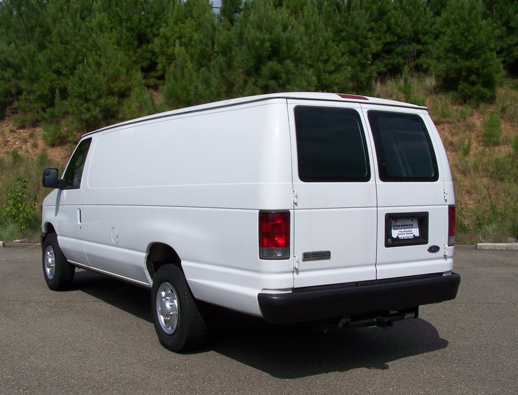 Used 2010 Ford E-350 and Econoline 350 Extended Super Duty image 2