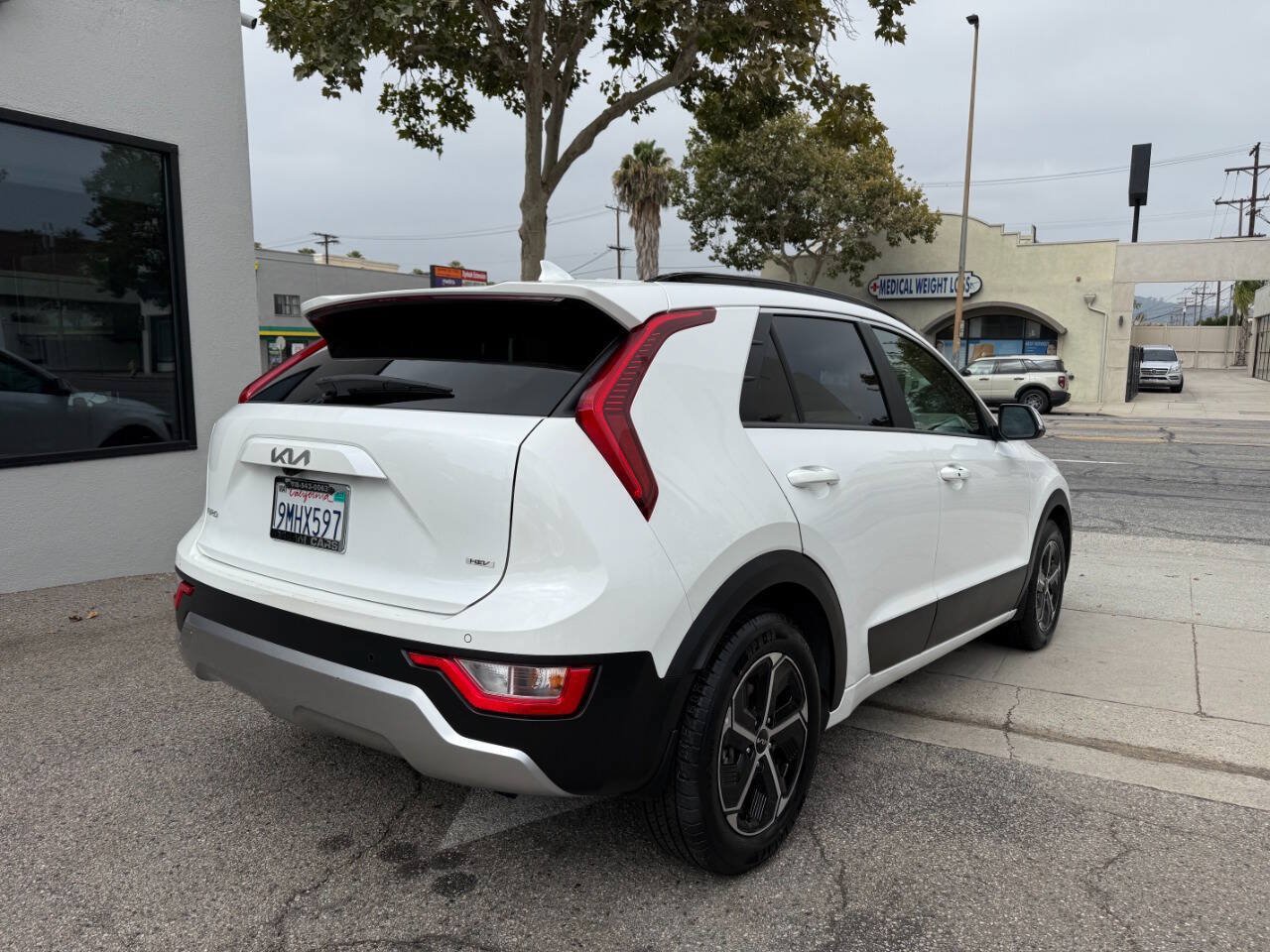 Used 2024 Kia Niro EX FWD image 9