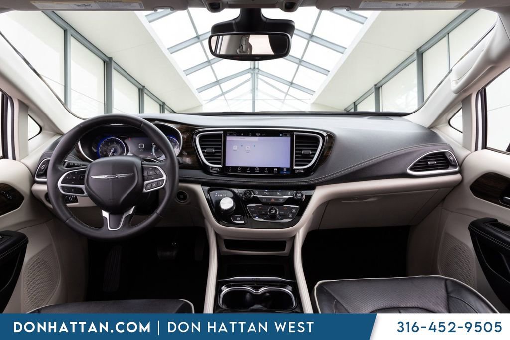 Used 2023 Chrysler Pacifica Limited FWD image 4