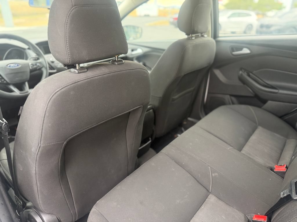 Used 2018 Ford Focus SE FWD image 16