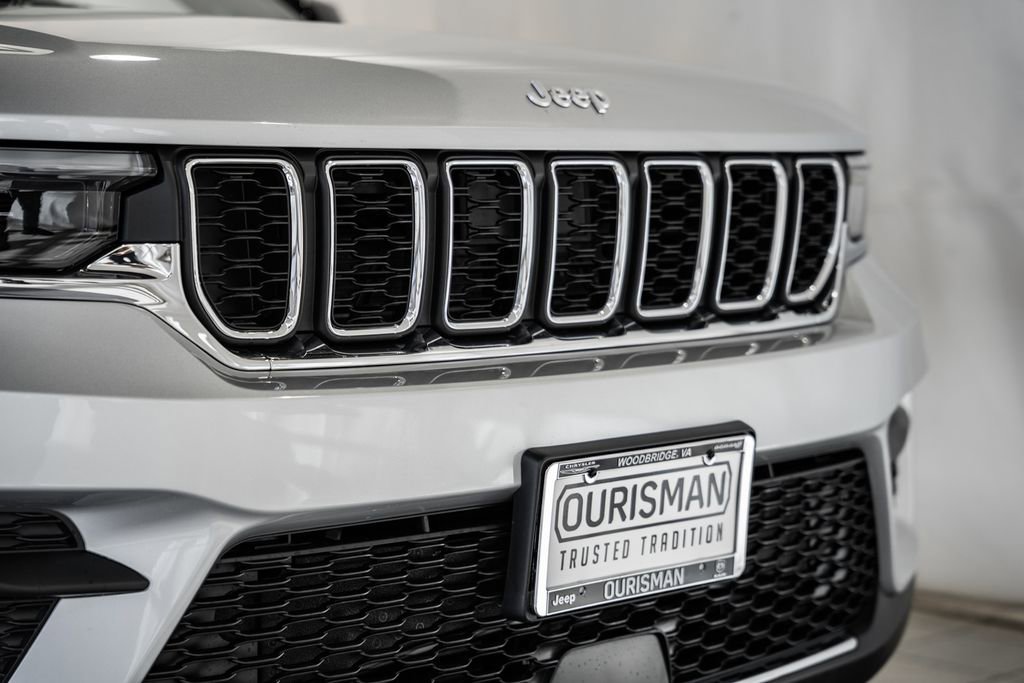 New 2025 Jeep Grand Cherokee Laredo X w/ Luxury Tech Group I image 12